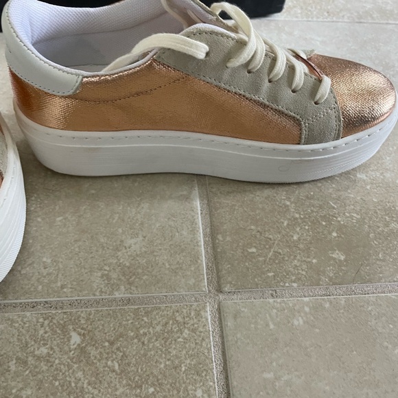 Valentino NWT Metalic Rose Gold Sneakers Size 7 - Picture 9 of 15